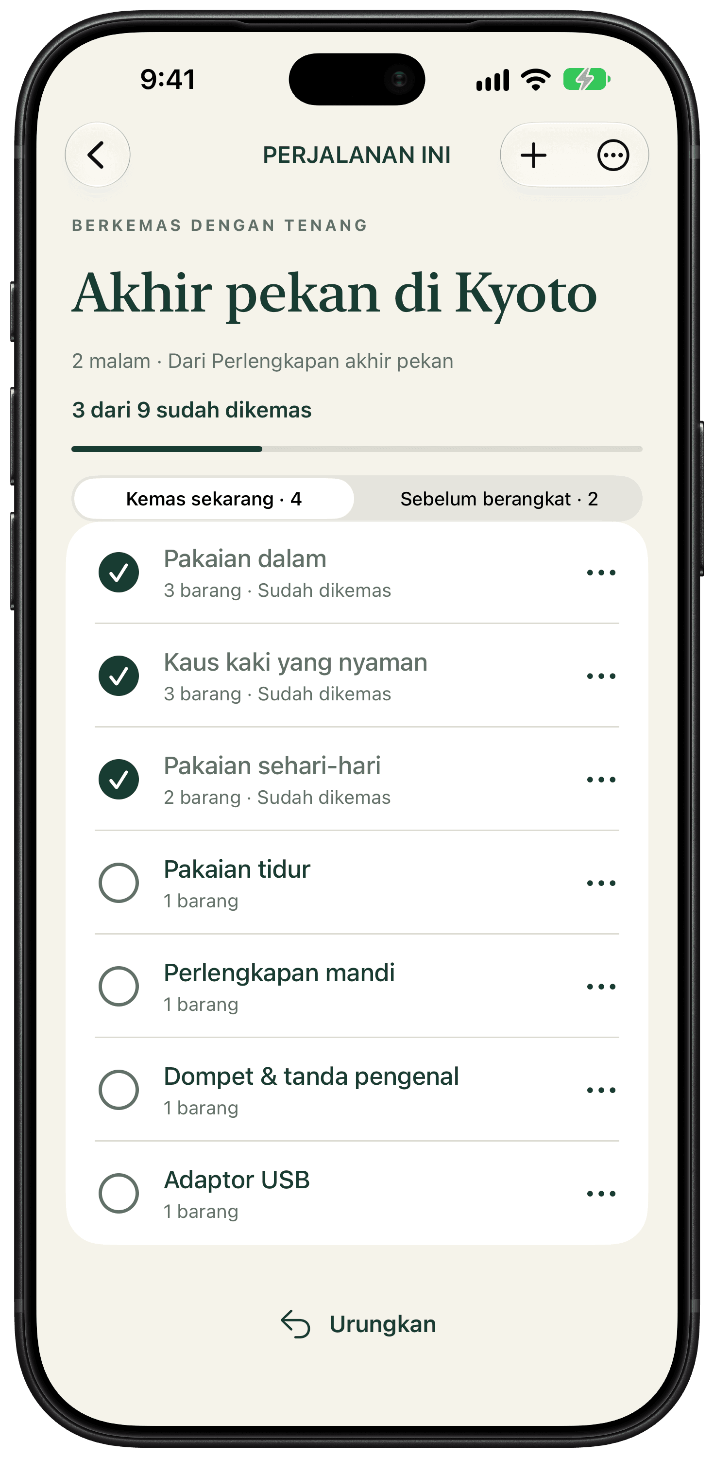 Daftar bawaan akhir pekan di Kyoto, dengan nama barang, jumlah, dan tanda sudah dikemas.